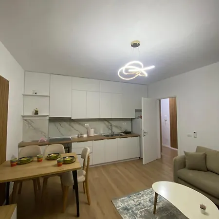 Apartament St Tirana