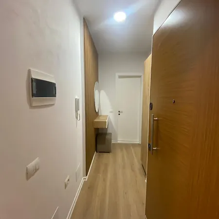 Apartment St